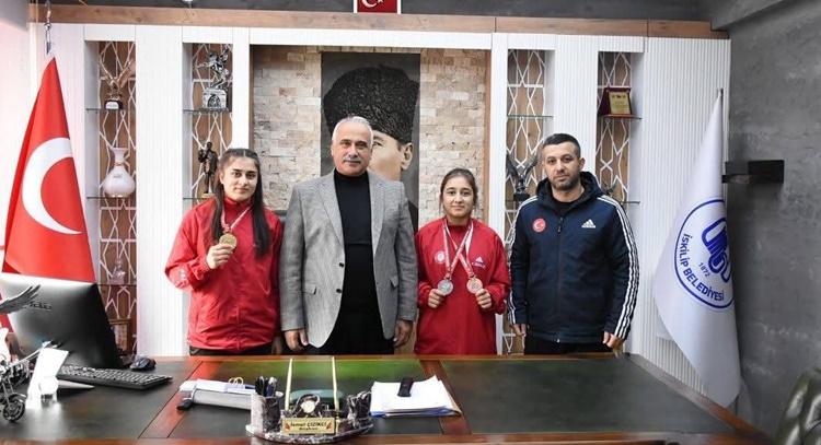 Altın Kızlar, Çizikci’yi Ziyaret Etti