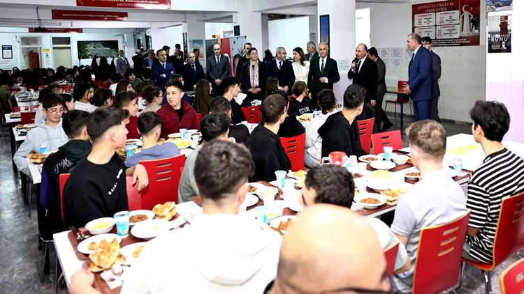Vali ‘İftarda Konuşalım’ Programına Katıldı