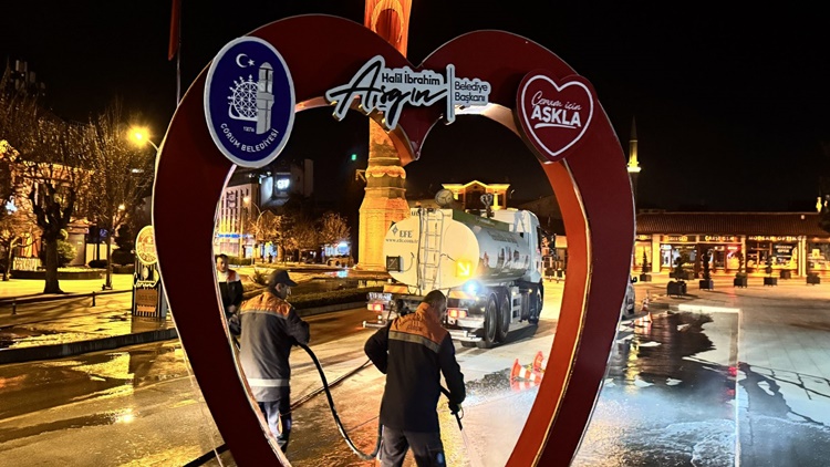 Caddelerde Bayram Temizliği