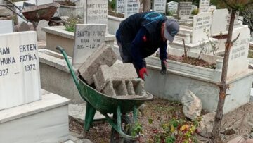 Mezarlıklar Bayrama Hazır