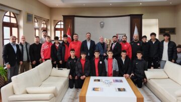 Başkan Aşgın, Güreşçileri Tebrik Etti