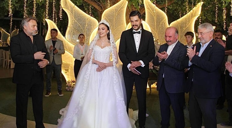 Şehit Oğlunun Düğününe Oktay Kaynarca Katıldı