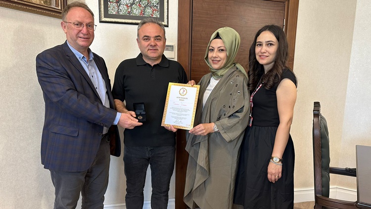 Tahtasız ve Candan’a Kızılay’dan Altın Madalya