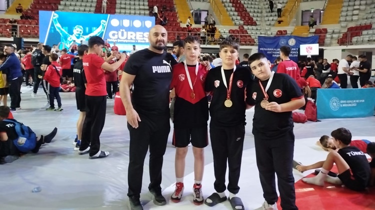 Minik Pehlivanlardan Altın Madalya Yağmuru