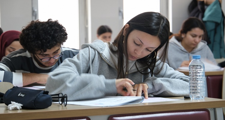 Belediye, YKS Maratonunda Gençlerin Yanında