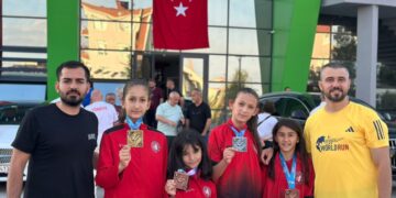 Minik Karatecilerden Büyük Başarı