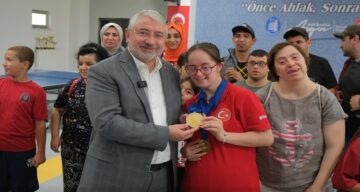 Şampiyona Coşkulu Karşılama