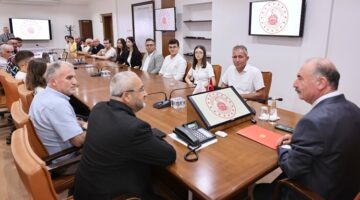 Başarılı Öğrencileri Vali Çalgan Tebrik Etti