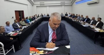 Bürokratlarla Görüştü, Not Aldı