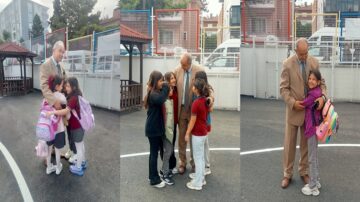 Bahçelievler İlkokulu Müdürü Öğrencileri Kapıda Karşıladı