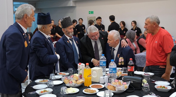Gaziler Günü Dolayısıyla Yemek Düzenledi