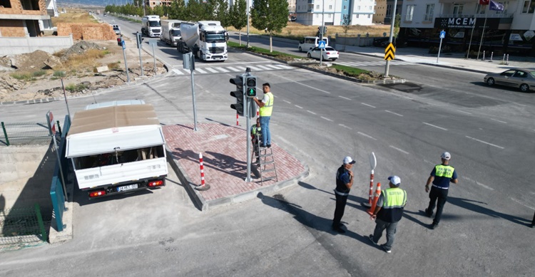 Özgürevler Kavşağına Sinyalizasyon Sistemi Kuruldu