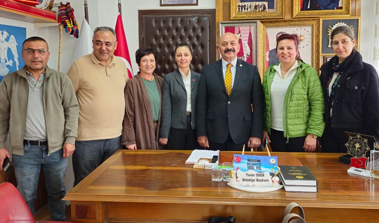 Başkan İsbir’e CHP’Lİ Kadınlardan Nezaket Ziyareti