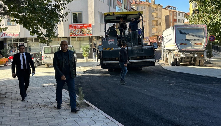 İskilip’te Ana Caddelerde Asfalt Çalışmaları Başladı