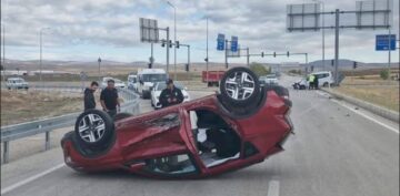 O Kavşakta Yine Kaza: 3 Yaralı