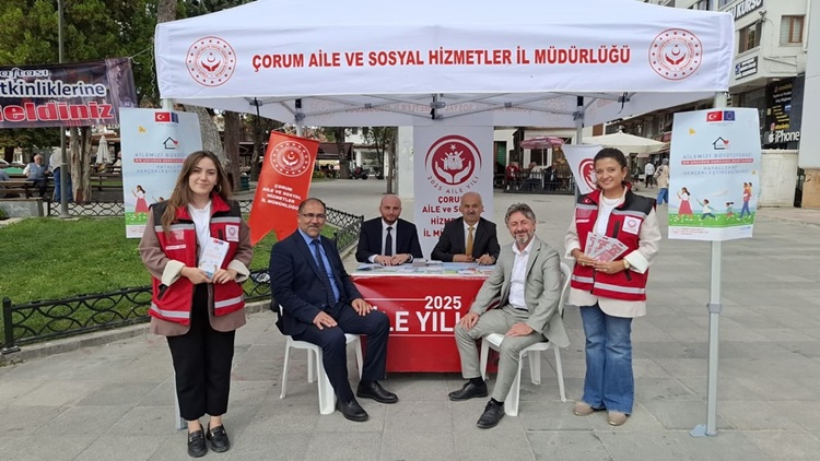 Koruyucu Aile Standı Vatandaşlarla Buluştu