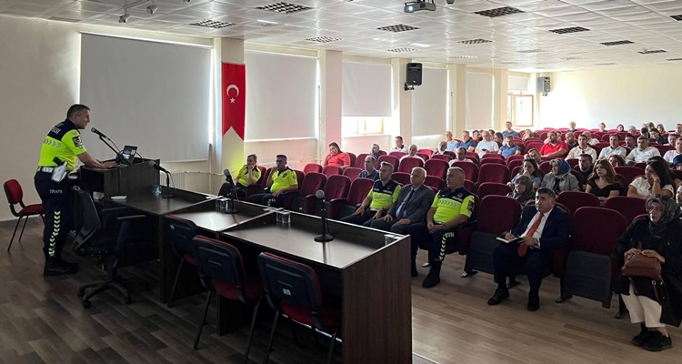 Trafik Güvenliği ve Okul Servisleri Konulu Seminer Düzenlendi