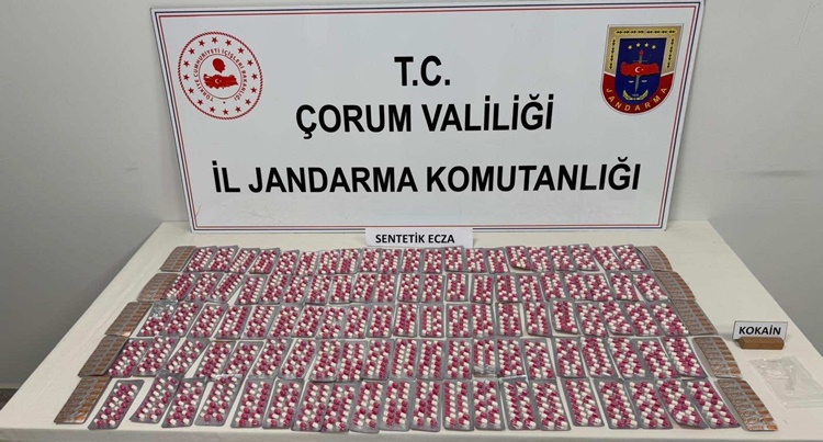 Jandarma Çok Miktarda Sentetik Ecza Ele Geçirdi