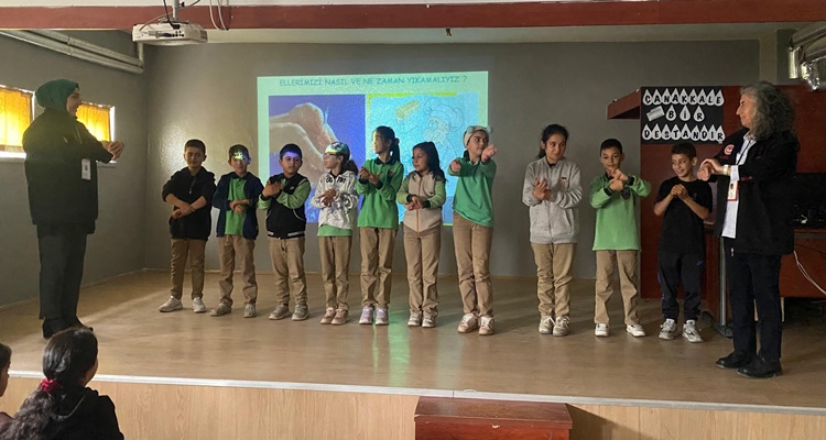 Öğrencilere Gıda ve Suyun Önemini Anlatıyorlar