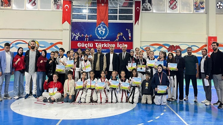 Dünya Kız Çocukları Günü Taekwondo Turnuvası Gerçekleşti