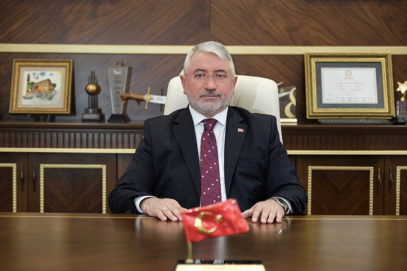 Belediyeden Üniversitelilere 10 Bin TL