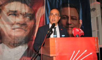 CHP İl Başkanı Solmaz Mazbatasını Alıyor