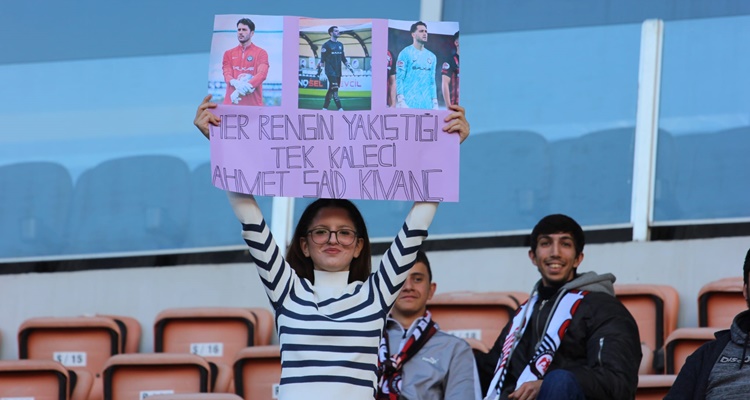 Ahmet’e Özel Pankart!