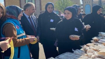 Öğrenciler Filistin Yararına Kermes Düzenlediler