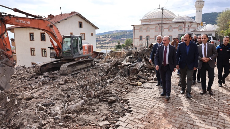 Vali Çalgan, Yangında Evleri Yanan Aileleri Ziyaret Etti