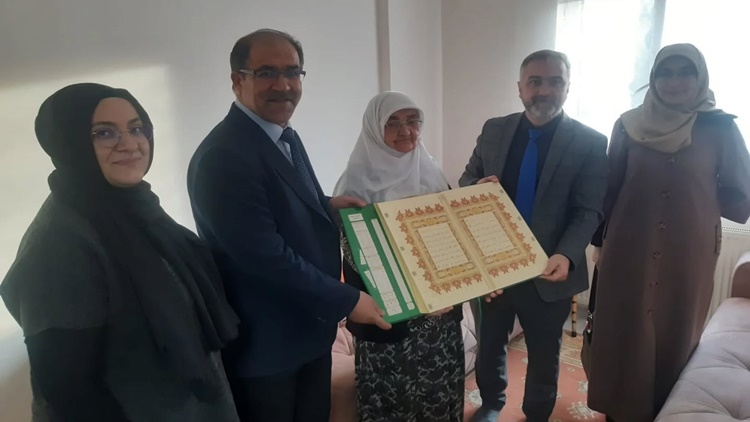 Şehit Annesine Anlamlı Ziyaret