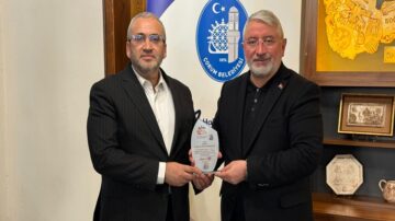 Kitap Fuarına Katkı Sunan İş İnsanlarına Plaket