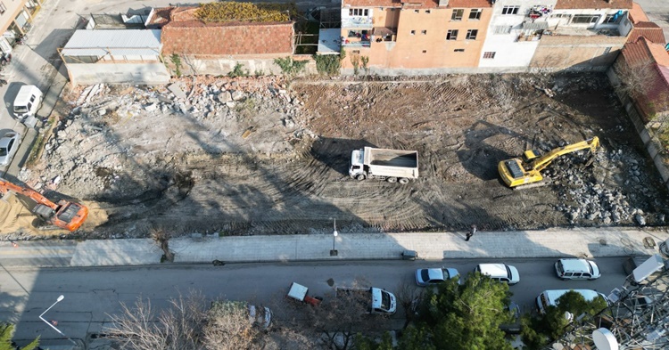 Eski İtfaiye Alanı Ücretsiz Otoparka Dönüştürülüyor