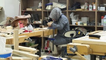 Kadın Eli Ahşabı Sanata Dönüştürüyor