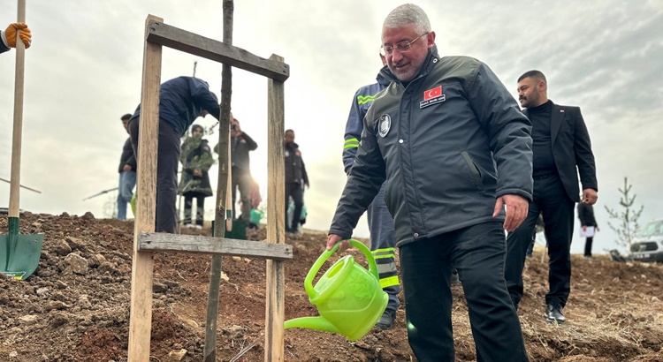 Nadık Şehir Ormanı’nda İlk Ağaçlar Toprakla Buluştu