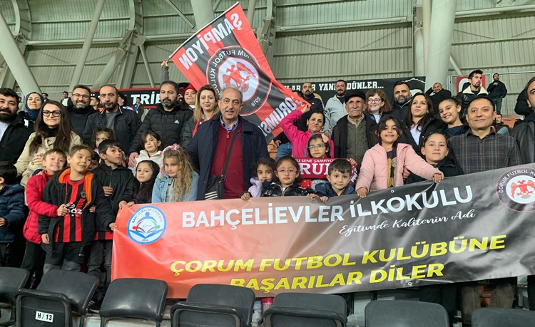 Öğrenciler Çorum FK Maçında Takımlarına Destek Oldu