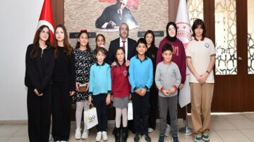 Cumhuriyet Bayramı Yarışmalarında Dereceye Giren Öğrenciler Ödüllendirildi