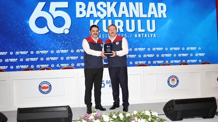 Yalçın’dan, Çorum 1 Nolu Şube’ye “Başarı Plaketi”