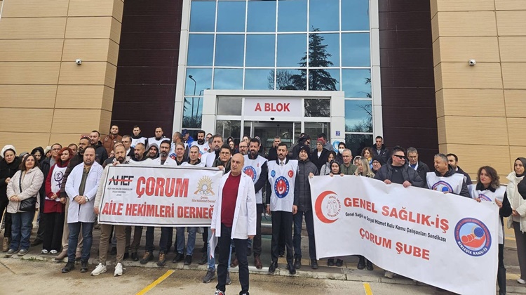 Aile Hekimleri Ücret Kesintilerini Protesto Etti