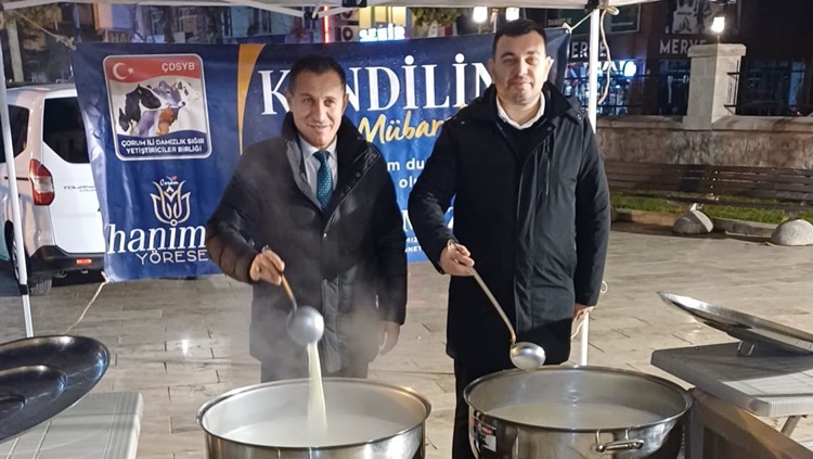 Çorum’da Regaip Kandili’nde Vatandaşlara Süt İkramı