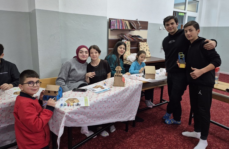 ÇESİAD Bursiyerleri Kargı’da Gönüllere Dokundu