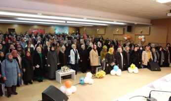 AK Kadınlar Salona Sığmadı