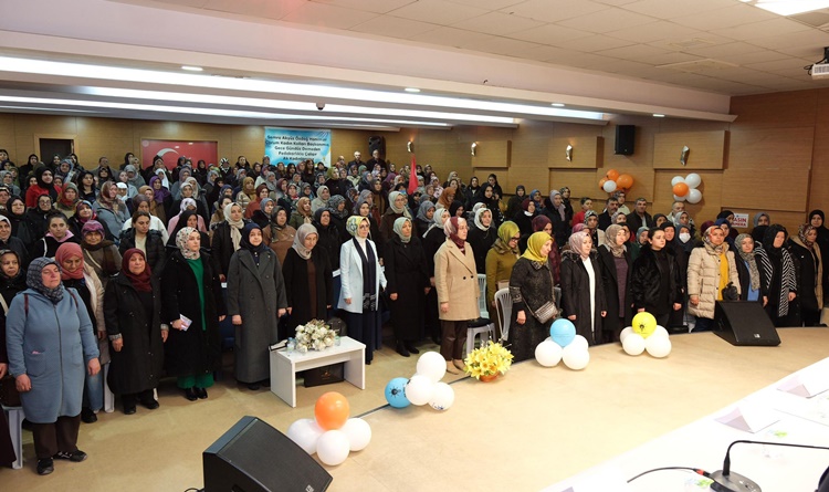 AK Kadınlar Salona Sığmadı