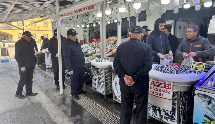 Zabıtadan Balık Tezgahlarına Denetim!