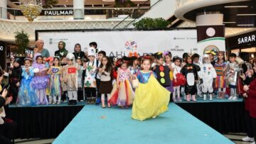 Minik Öğrenciler Geri Dönüşüm Defilesi Yaptı