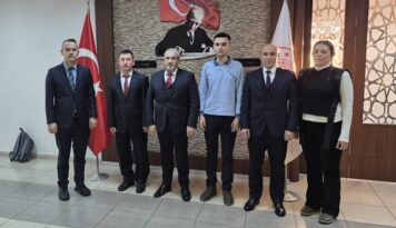 Liseli Öğrenciden Dikkat Çeken Teknoloji Projesi