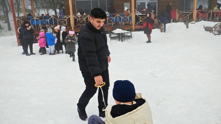 Engelsiz Yaşam Merkezi’nden Kar Festivali’ne Anlamlı Katılım