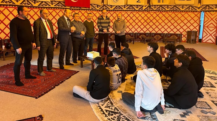 Başarılı Öğrenciler Çorum Obası’nda Ödüllendirildi