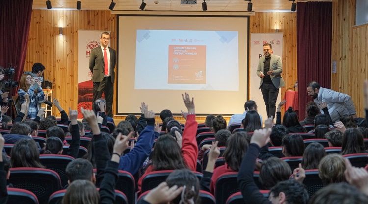 “Asrın Felaketi”nin Yıl Dönümünde Öğrencilere Deprem Eğitimi