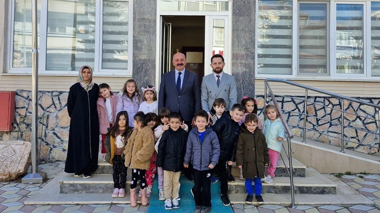 Minik Öğrencilerden Başkan İsbir’e Ziyaret