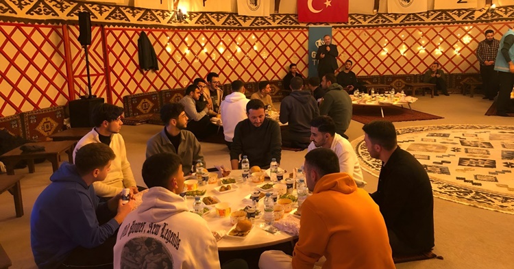 Müftü Yıldırım Gençlerle İftar Sofrasında Buluştu